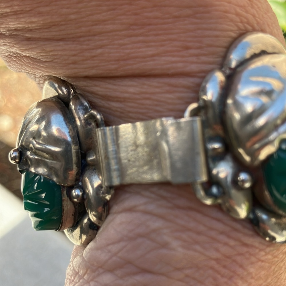 Unique MCM Mexico Silver and Green Carved Mask & Headdress Bracelet - Picture 7 of 13